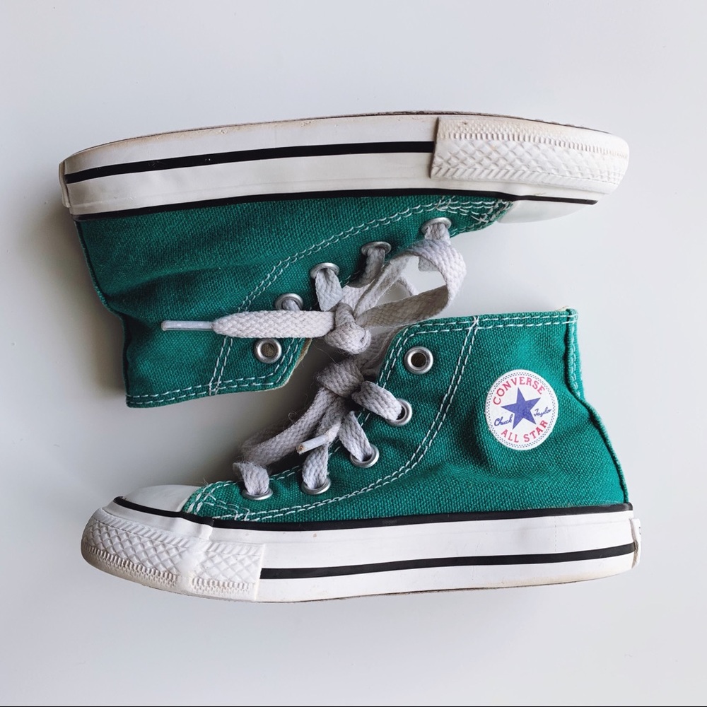 Converse little kid/ toddler size 7